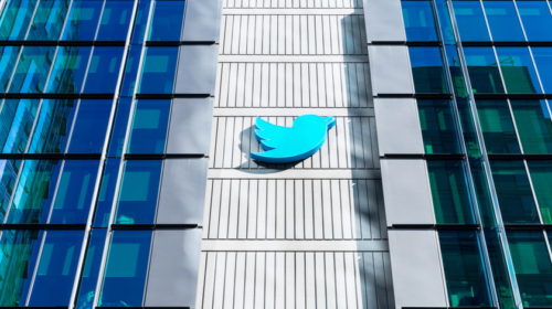 Bývalý zaměstnanec Twitteru firmu obvinil, že úřadům lhala o bezpečnosti