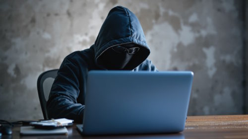Ruští hackeři nasazují malware HATVIBE a CHERRYSPY napříč Evropou a Asií