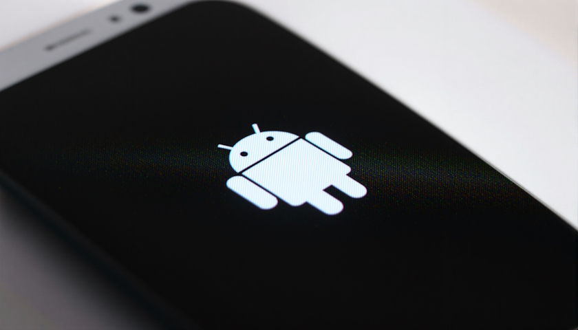 Nová funkce Androidu blokuje podvodníky při instalaci aplikací během hovorů