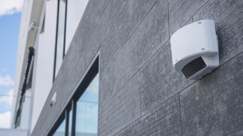 Síťový radar chrání v rozsahu 180° a minimalizuje falešné poplachy
